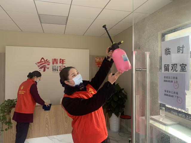 13馬鞍山中心將中心“青年微家”陣地改為臨時(shí)留觀室，青年志愿者定期進(jìn)行場(chǎng)所消毒處理，進(jìn)一步發(fā)揮團(tuán)屬陣地和青年志愿者作用（3）.jpg