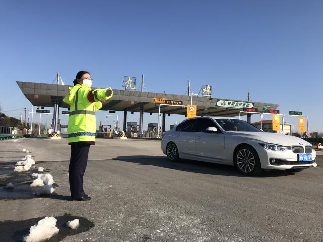 陽(yáng)光、殘雪、臉頰、車輛.png